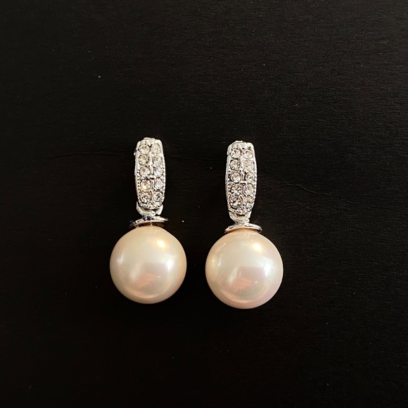 Pearl Pendant & Earrings - Picture 3 of 3